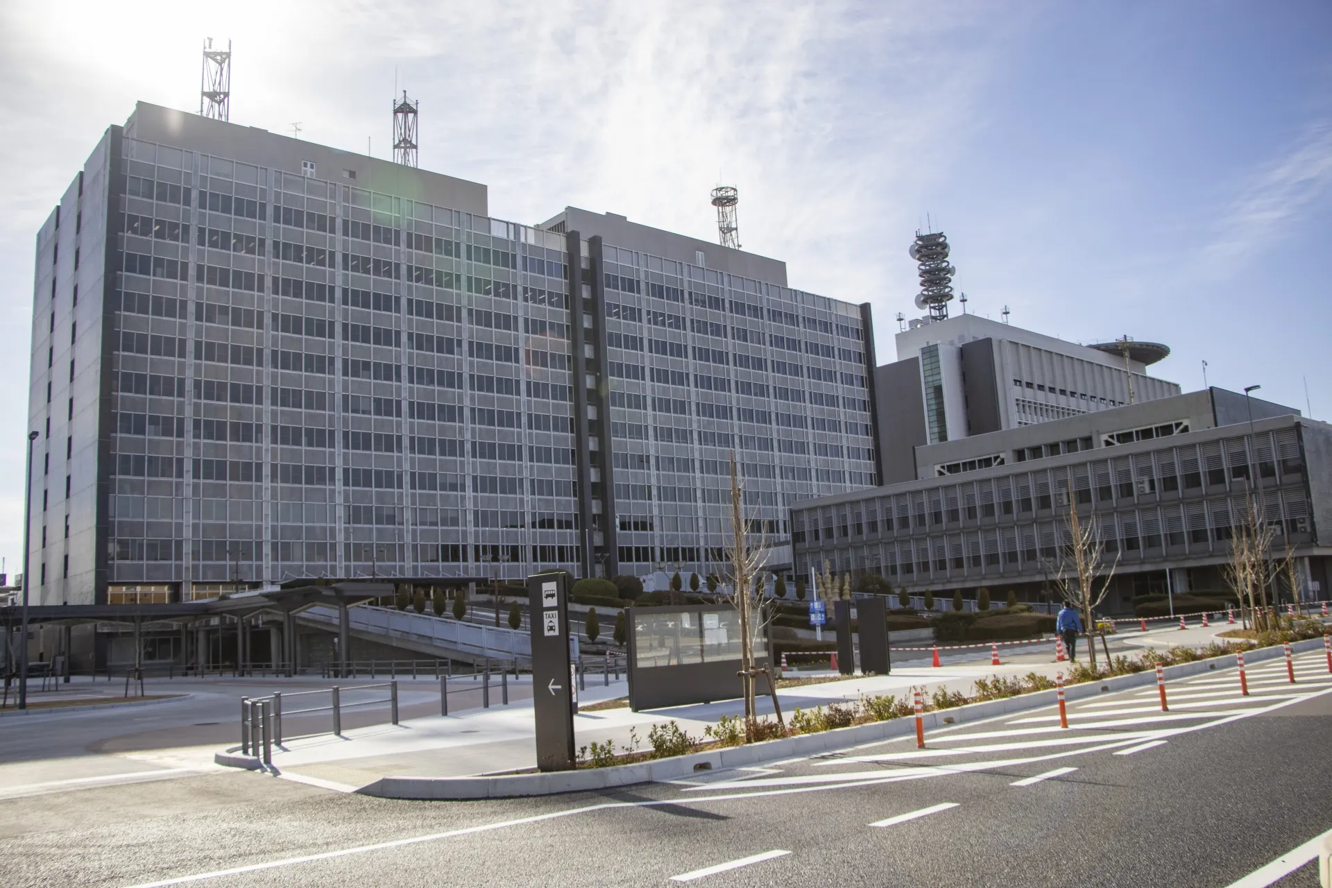 岐阜県議会 令和7年第4回定例会(10/1)一般質問で、当社代表・渥美智也の取り組みが紹介されました —— IAMAS卒と「24時間テレビ」放映実績に言及